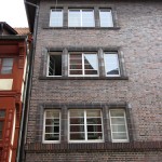 Haus Hospitalstraße 18 in Göttingen im expressionistischen Stil, erbaut 1919 von Georg Rott, Detailansicht von den Fensterleibungen