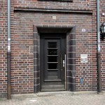 Haus Hospitalstraße 18 in Göttingen im expressionistischen Stil, erbaut 1919 von Georg Rott, Detailansicht von einem Türeingang