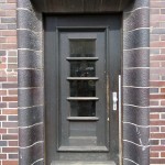 Haus Hospitalstraße 18 in Göttingen im expressionistischen Stil, erbaut 1919 von Georg Rott, Detailansicht von einem Türeingang