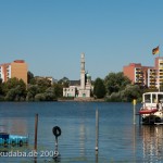 Dampfmaschinenhaus in Potsdam für Sanssouci von Ludwig Persius in Potsdam, Gesamtansicht vom Wasser aus gesehen