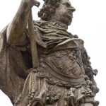Denkmal des Großen Kurfürsten Friedrich Wilhelm Johann Georg Glume auf dem Schleusenplatz in Rathenow, Detailansicht mit dem großen Kurfürst im Ornat eines römischen Herrschers, Nahaufnahme