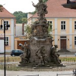 Denkmal des Großen Kurfürsten Friedrich Wilhelm Johann Georg Glume auf dem Schleusenplatz in Rathenow, Ansicht aus der Ferne