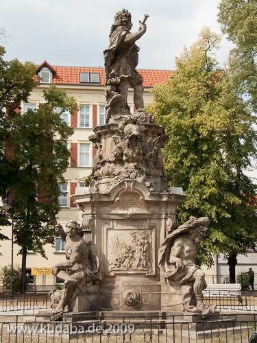 Denkmal des Großen Kurfürsten Friedrich Wilhelm Johann Georg Glume auf dem Schleusenplatz in Rathenow, Gesamtansicht