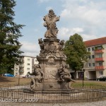 Denkmal des Großen Kurfürsten Friedrich Wilhelm Johann Georg Glume auf dem Schleusenplatz in Rathenow, rückwärtige Gesamtansicht von Westen aus gesehen