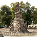 Denkmal des Großen Kurfürsten Friedrich Wilhelm Johann Georg Glume auf dem Schleusenplatz in Rathenow, seitlich-frontale Gesamtansicht von Südosten aus gesehen