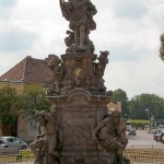 Denkmal des Großen Kurfürsten Friedrich Wilhelm Johann Georg Glume auf dem Schleusenplatz in Rathenow, frontale Ansicht von Osten aus gesehen