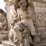 Denkmal des Großen Kurfürsten Friedrich Wilhelm Johann Georg Glume auf dem Schleusenplatz in Rathenow, Detailansicht mit dem Sklaven an der südöstlichen Sockelecke