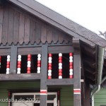 Der Kaiserbahnhof in Rathenow, erbaut 1913 im skandinavisch-norwegischen Stil, Detailansicht der Vorderseite