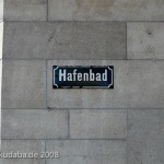 Bankgebäude in Ulm im Stil der Neorenaissance, Straßenschild