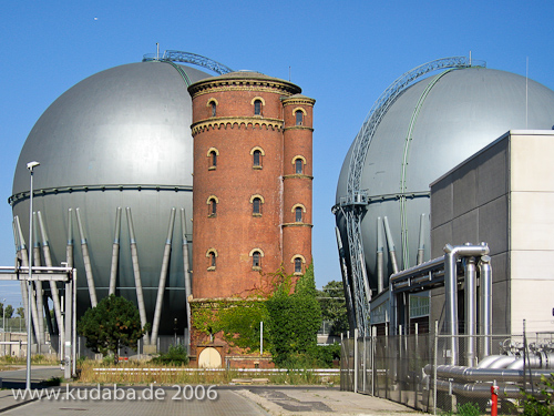 Ehemaliger Wasserturm an der Gaussstraße 11 im neoromanischen Stil von Paul Bratring in Berlin-Charlottenburg, Gesamtansicht