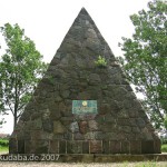 Rückseite der Bülow-Pyramide von Norden aus gesehen