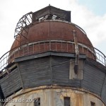 Wasserturm am Bahnhof Rathenow, Detailansicht von der Kuppel aus rostigem Eisen