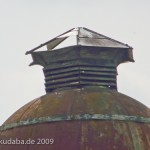 Wasserturm am Bahnhof Rathenow, Detailansicht von der Kuppel aus rostigem Eisen