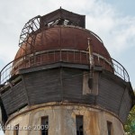Wasserturm am Bahnhof Rathenow, Detailansicht von der Kuppel aus rostigem Eisen