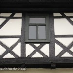 Haus Kylische Straße 17 in Sangerhausen von 1528, Detailansicht des Obergeschosses mit Andreaskreuzen