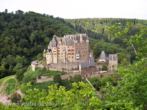 Burg Eltz, Gesamtansicht