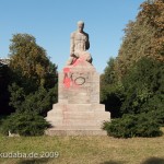 Gefallenen-Denkmal von Eberhard Encke von 1924 in der Baerwaldstrasse in Berlin-Kreuzberg, Gesamtansicht