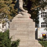 Gefallenen-Denkmal von Eberhard Encke von 1924 in der Baerwaldstrasse in Berlin-Kreuzberg, Gesamtansicht