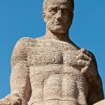 Gefallenen-Denkmal von Eberhard Encke von 1924 in der Baerwaldstrasse in Berlin-Kreuzberg, Detailansicht der Skulptur