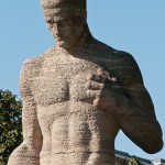 Gefallenen-Denkmal von Eberhard Encke von 1924 in der Baerwaldstrasse in Berlin-Kreuzberg, Detailansicht der Skulptur