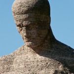 Gefallenen-Denkmal von Eberhard Encke von 1924 in der Baerwaldstrasse in Berlin-Kreuzberg, Detailansicht der Skulptur, Kopf