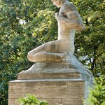 Gefallenen-Denkmal von Eberhard Encke von 1924 in der Baerwaldstrasse in Berlin-Kreuzberg, Gesamtansicht der Skulptur