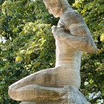 Gefallenen-Denkmal von Eberhard Encke von 1924 in der Baerwaldstrasse in Berlin-Kreuzberg, Gesamtansicht der Skulptur