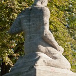 Gefallenen-Denkmal von Eberhard Encke von 1924 in der Baerwaldstrasse in Berlin-Kreuzberg, Gesamtansicht der Skulptur