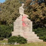 Gefallenen-Denkmal von Eberhard Encke von 1924 in der Baerwaldstrasse in Berlin-Kreuzberg, Gesamtansicht