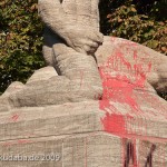 Gefallenen-Denkmal von Eberhard Encke von 1924 in der Baerwaldstrasse in Berlin-Kreuzberg, Detailansicht der Skulptur