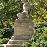 Gefallenen-Denkmal von Eberhard Encke von 1924 in der Baerwaldstrasse in Berlin-Kreuzberg, Gesamtansicht