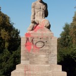 Gefallenen-Denkmal von Eberhard Encke von 1924 in der Baerwaldstrasse in Berlin-Kreuzberg, Gesamtansicht