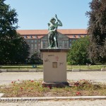 Denkmal "Genius mit Fackel" von Albert Wolff von 1876 in Berlin-Schöneberg, Gesamtansicht
