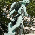 Denkmal "Genius mit Fackel" von Albert Wolff von 1876 in Berlin-Schöneberg, Gesamtansicht der Skulptur