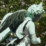 Denkmal "Genius mit Fackel" von Albert Wolff von 1876 in Berlin-Schöneberg, Detailansicht der Skulptur