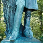 Jahndenkmal in der Hasenheide in Berlin-Neukölln von Erdmann Encke von 1869, Detailansicht der Standfigur