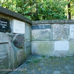 Jahndenkmal in der Hasenheide in Berlin-Neukölln von Erdmann Encke von 1869, Ansicht der Gedenktafeln