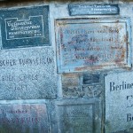 Jahndenkmal in der Hasenheide in Berlin-Neukölln von Erdmann Encke von 1869, Ansicht der Gedenktafeln