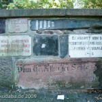 Jahndenkmal in der Hasenheide in Berlin-Neukölln von Erdmann Encke von 1869, Ansicht der Gedenktafeln