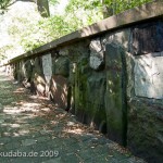 Jahndenkmal in der Hasenheide in Berlin-Neukölln von Erdmann Encke von 1869, Ansicht der Gedenktafeln