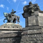 Das Reiterstandbild des Kaiser Wilhelm I. auf dem Deutschen Eck in Koblenz, Ansicht der Skulptur und des Sockels