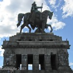 Das Reiterstandbild des Kaiser Wilhelm I. auf dem Deutschen Eck in Koblenz, Ansicht der Skulptur und des Sockels