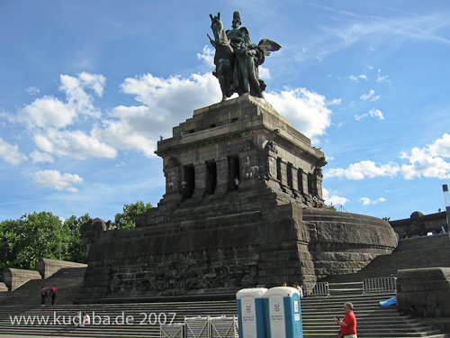 Das Reiterstandbild des Kaiser Wilhelm I. auf dem Deutschen Eck in Koblenz, Gesamtansicht