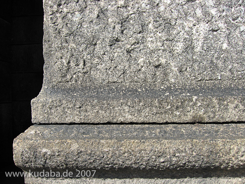 Das Reiterstandbild des Kaiser Wilhelm I. auf dem Deutschen Eck in Koblenz, Ansicht eines Steins