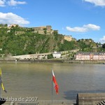 Das Reiterstandbild des Kaiser Wilhelm I. auf dem Deutschen Eck in Koblenz, Blick auf den Rhein und die Festung Ehrenbreitstein