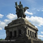 Das Reiterstandbild des Kaiser Wilhelm I. auf dem Deutschen Eck in Koblenz, Ansicht der Skulptur und des Sockels