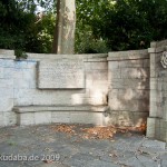 Gefallenendenkmal des Königin-Elisabeth-Garde-Regiments Nr. 3 von Eugen Schmohl von 1925 im Lietzenseepark in Berlin-Charlottenburg, Detailansicht