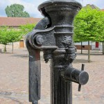 Schwengelpumpe aus Gusseisen in Wesenberg in Mecklenburg-Vorpommern