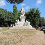 Goethe-Denkmal in Rom, Villa Borghese, von Gustav Eberlein entworfen und Valentino Casali ausgeführt, Enthüllung des Denkmals 1904, Gesamtansicht