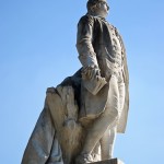 Goethe-Denkmal in Rom, Villa Borghese, von Gustav Eberlein entworfen und Valentino Casali ausgeführt, Enthüllung des Denkmals 1904, Gesamtansicht der Standfigur Goethes